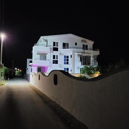 Apartmani Vila Milaris อุลซิน ภายนอก รูปภาพ
